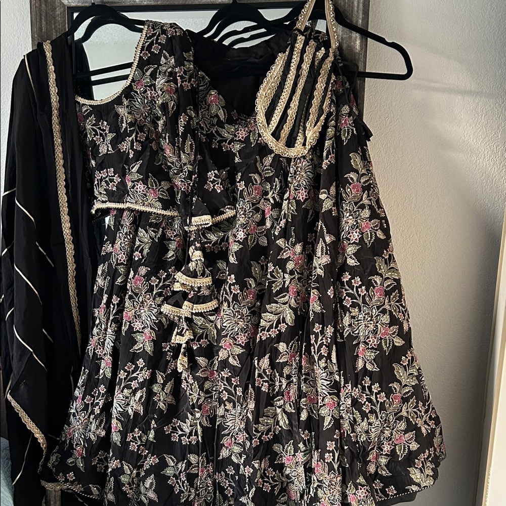 Brand new 4 piece Elegant Floral Black and Pink Lehenga Blouse size 38